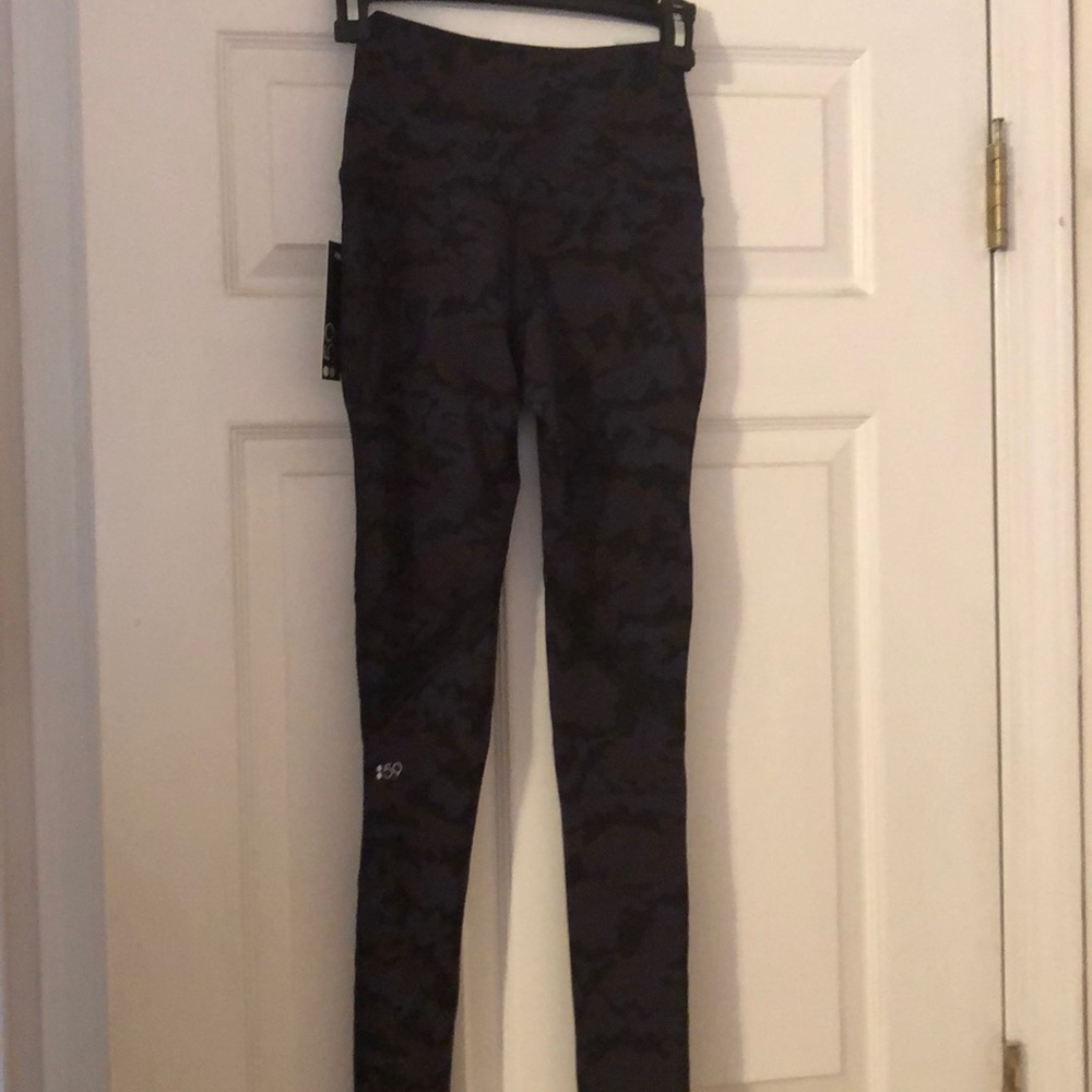 NWT camo splits legging size xs